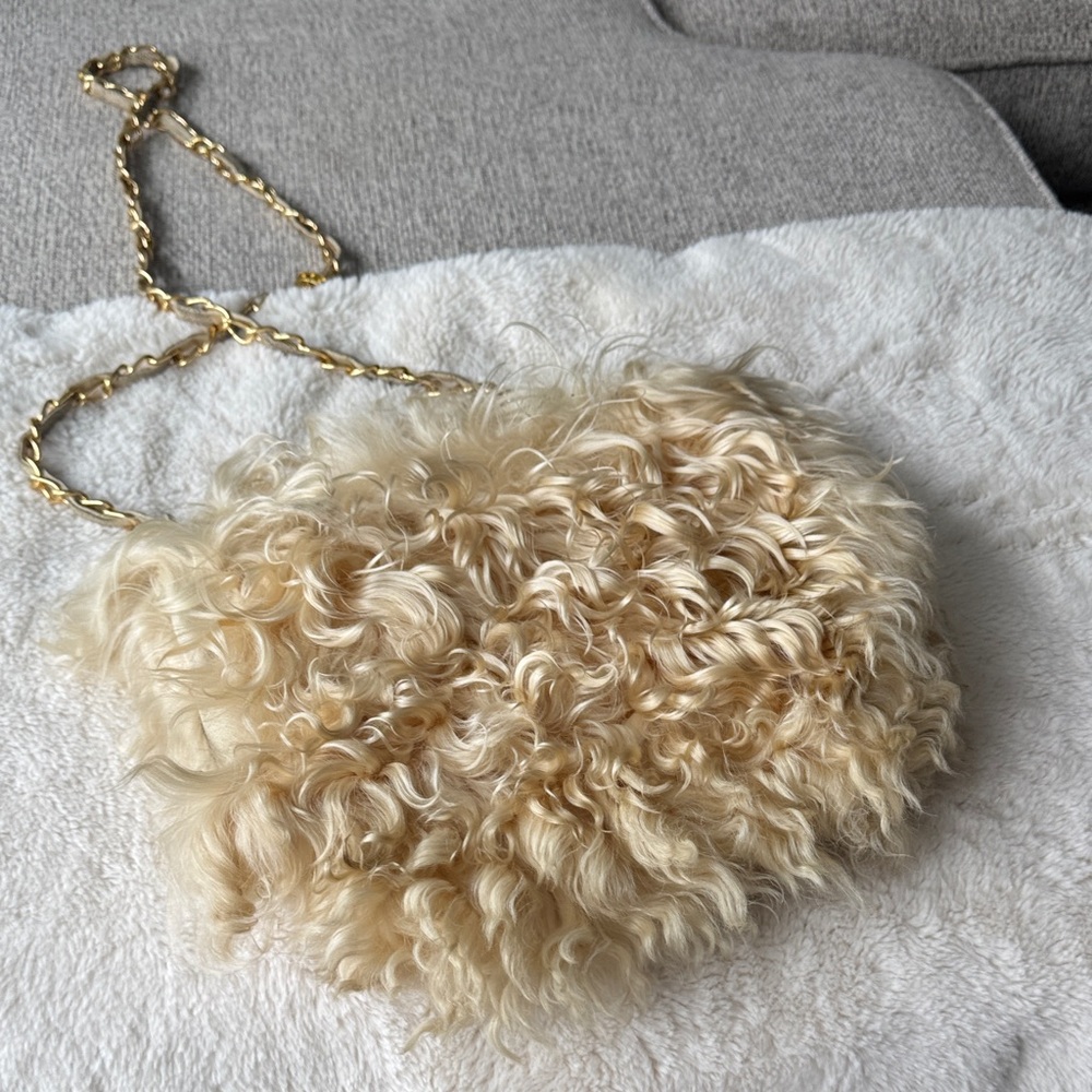 Luxurious cream Argentinian Sheep Fur Shoulder Bag